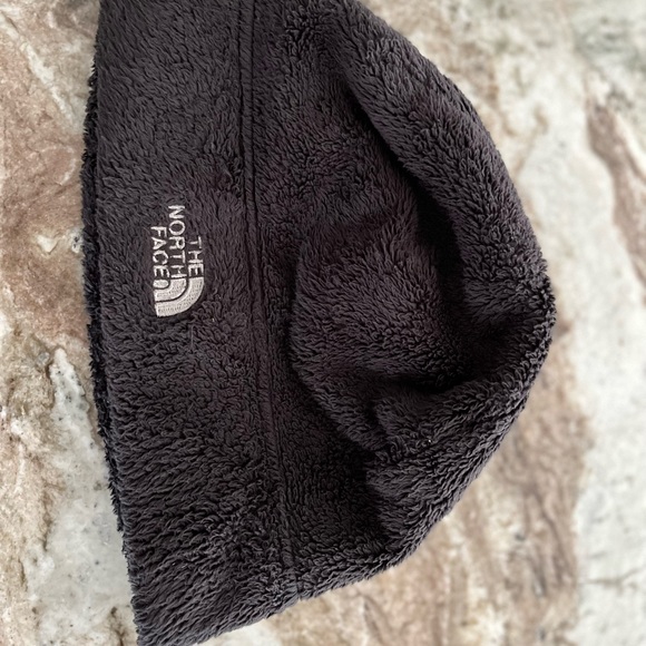 NorthFace hat & scarf set - Picture 3 of 6